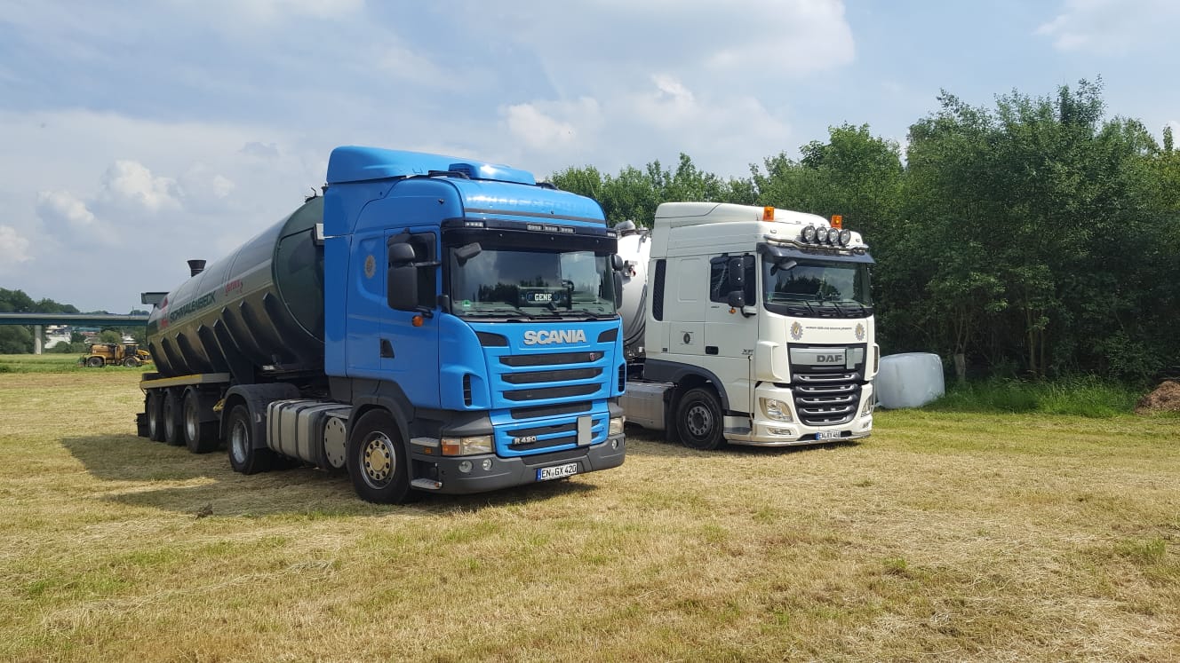 Sattelzugmaschinen im Einsatz – Agrarservice Schmalenbeck Spedition