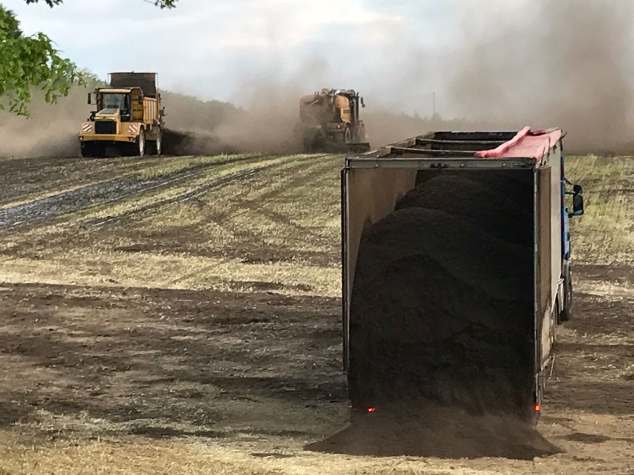 Schubboden-Einsatz auf dem Feld – Kompost feldnah ablegen – Agrarservice Schmalenbeck