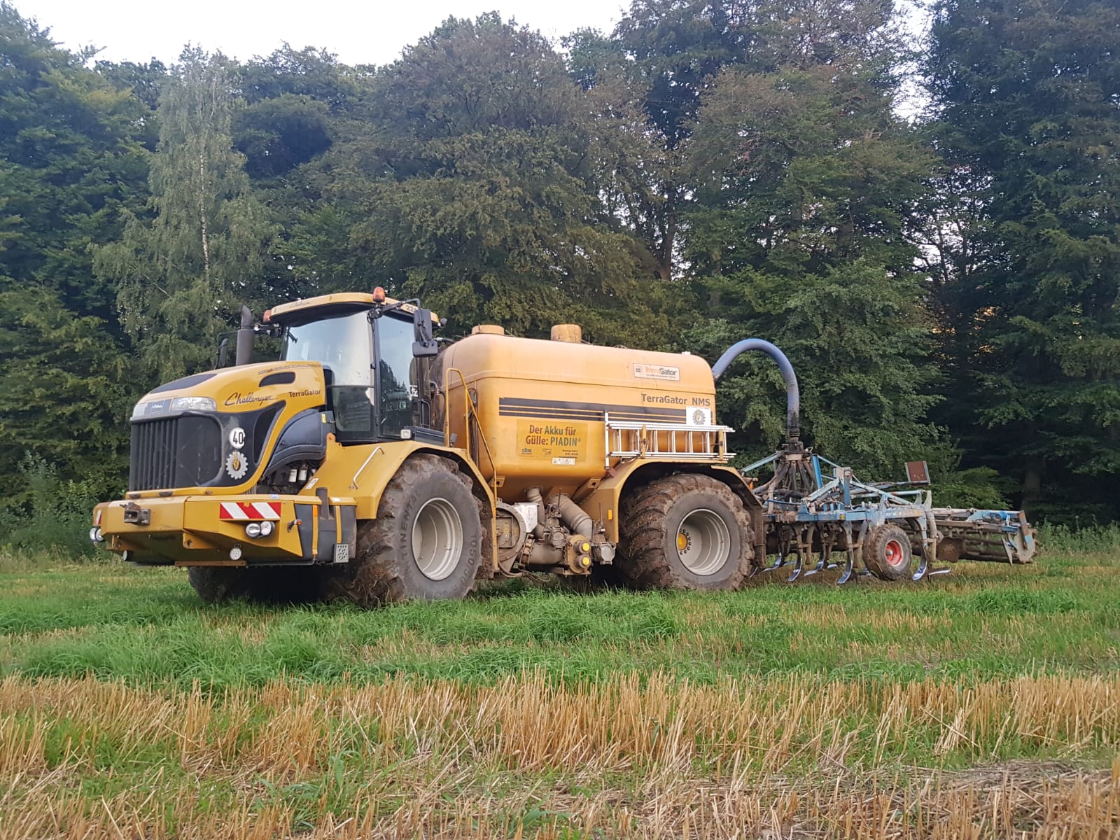 Terragator 2204 bei der Gülle- und Gärresteausbringung mit Schleppschuh 15 m – Agrarservice Schmalenbeck